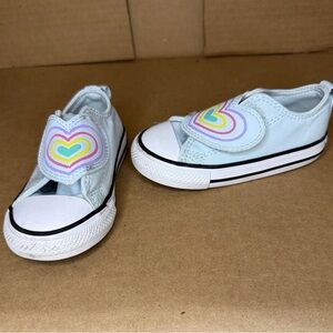 Converse Chuck Taylor All Star 2V Light Blue Rainbow Heart Infant Shoes size 6